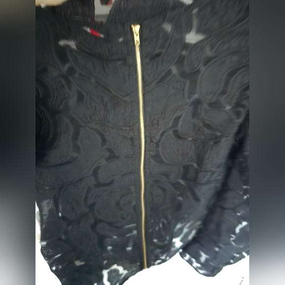 Ruffle Back Zipper Shirt - S - Picture 2 of 5